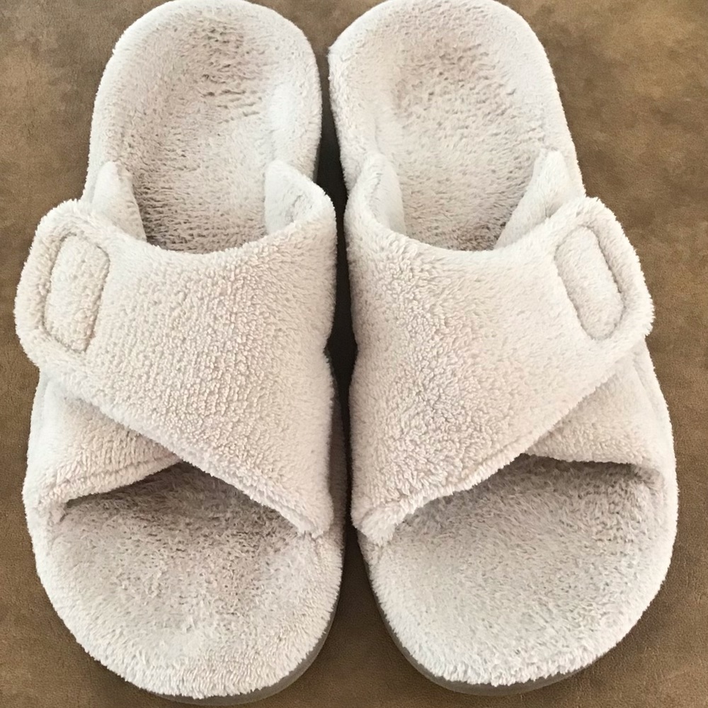 Vionic Size 8 Women's Slippers with Orthotic Insole Arch Support